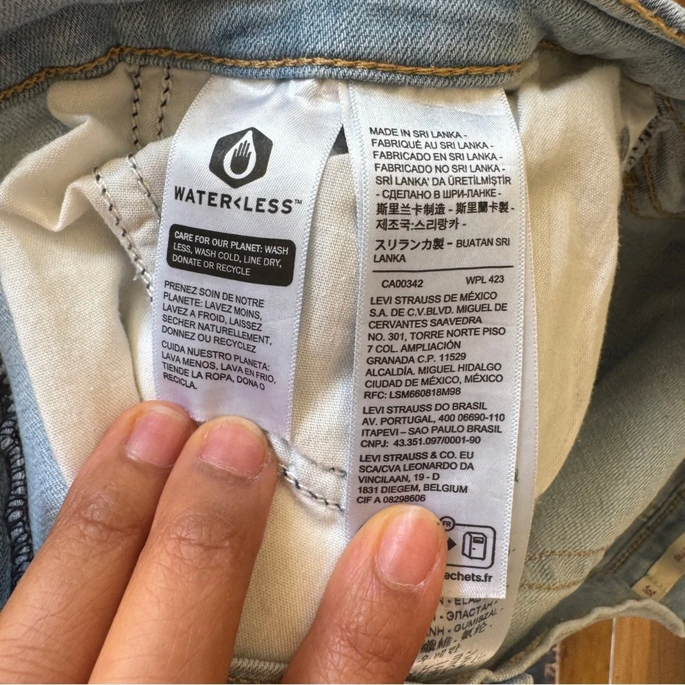 Levi's‎ Jeans Women's Light Wash Boyfriend Stretchy Jeans Size 31